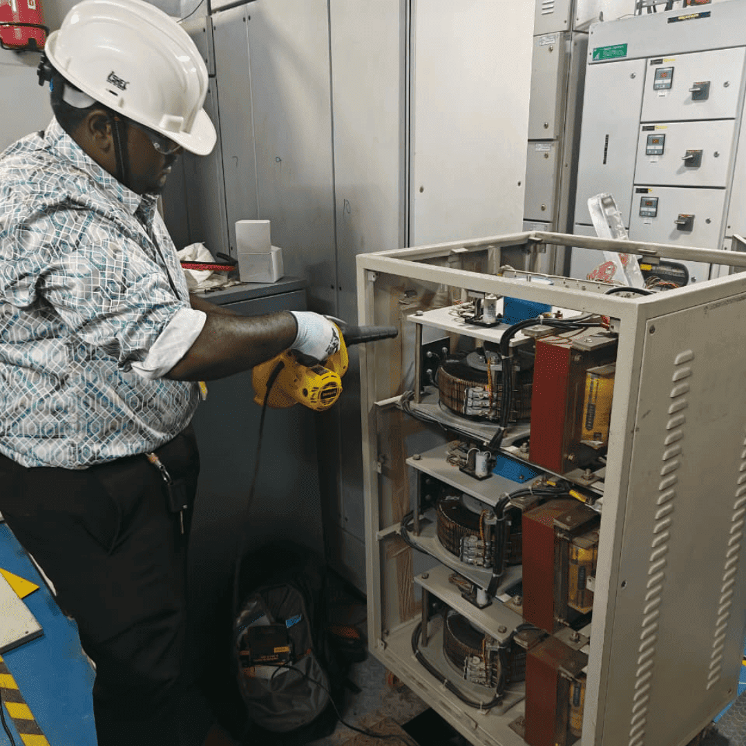 Online UPS rental in Mysore with battery bank installation for office and industrial backup